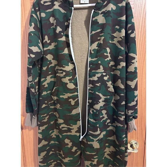 Skyline Wears Camouflage Hooded Jumpsuit Pajamas Pockets Size M Unisex - Picture 5 of 12